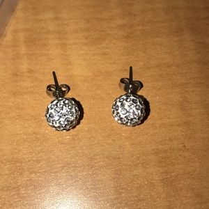Pearl ball stud earrings